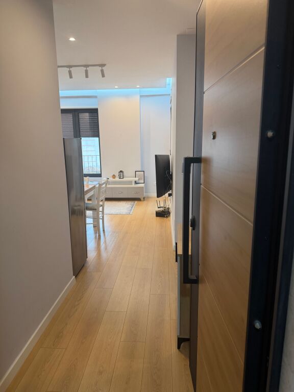 1+1, arredato, via karl gega stazione ferroviaria, prezzo 600 mila lek