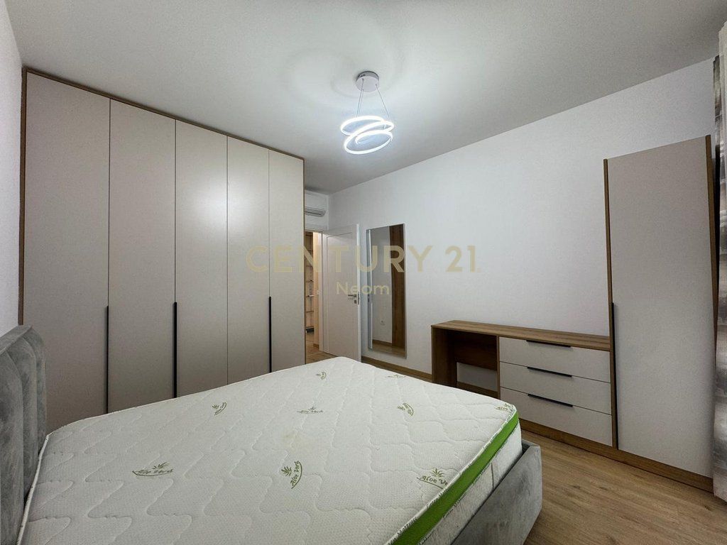 QIRA APARTAMENT MODERN 2+1 ME 1 POST PARKIMI, LIQENI I THATE!!