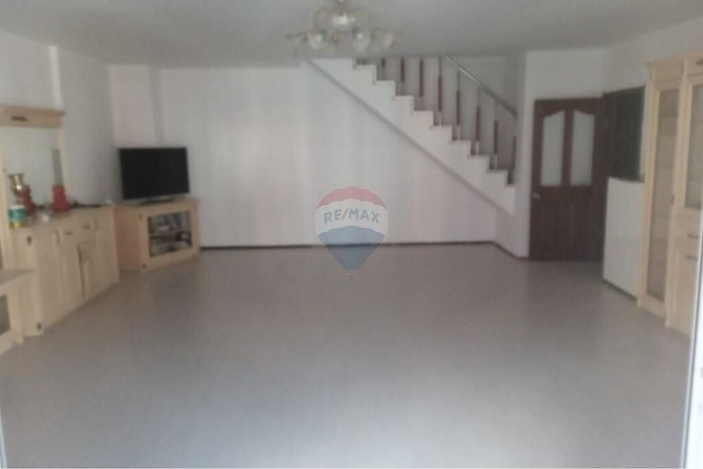 Shitet Apartament Dublex, Laprakë