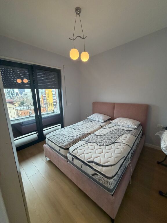 1+1, arredato, via karl gega stazione ferroviaria, prezzo 600 mila lek