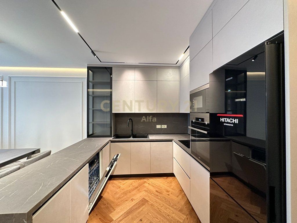 Apartament Luksoz 3+1+2 + Post Parkimi per Qira tek "Golden Residence"!
