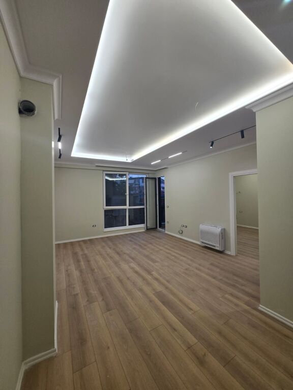 Apartment 1+1+Parking at Komuna e Parisit.