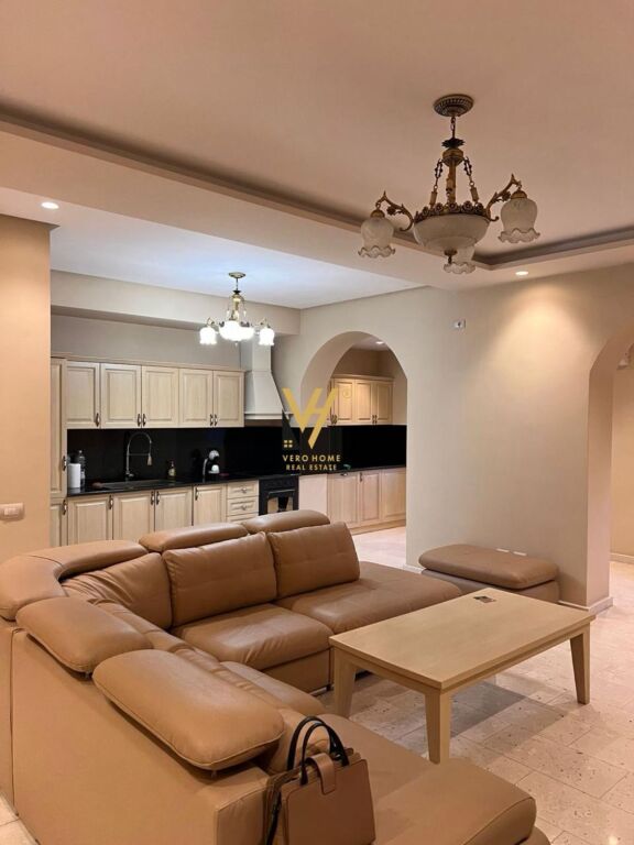 JEPET APARTAMENT 1+1 ME QIRA TE KINEMA AGIMI, BLLOK 800 EURO