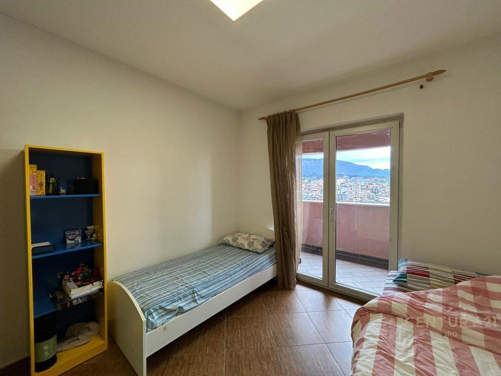 SHITET APARTAMENT 2+1+2 TEK OXHAKU