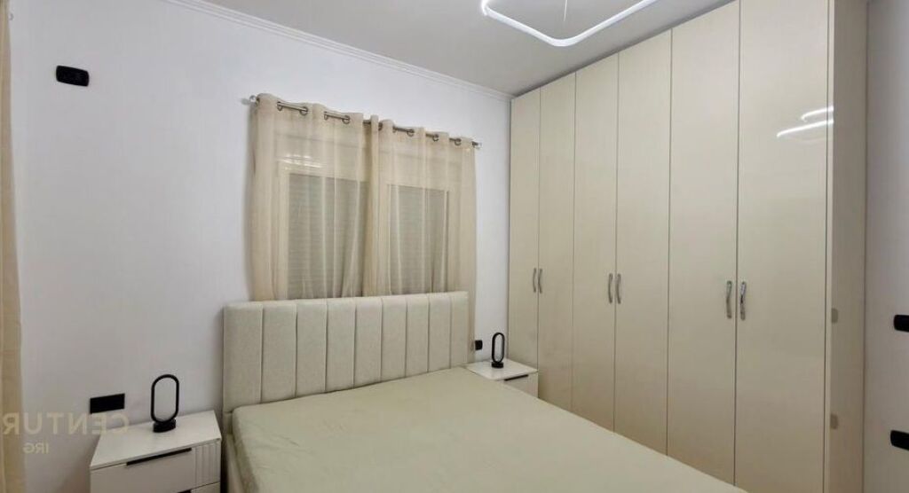 Jepet me qera apartament 1+1, Rruga e Dibres tek Medreseja!