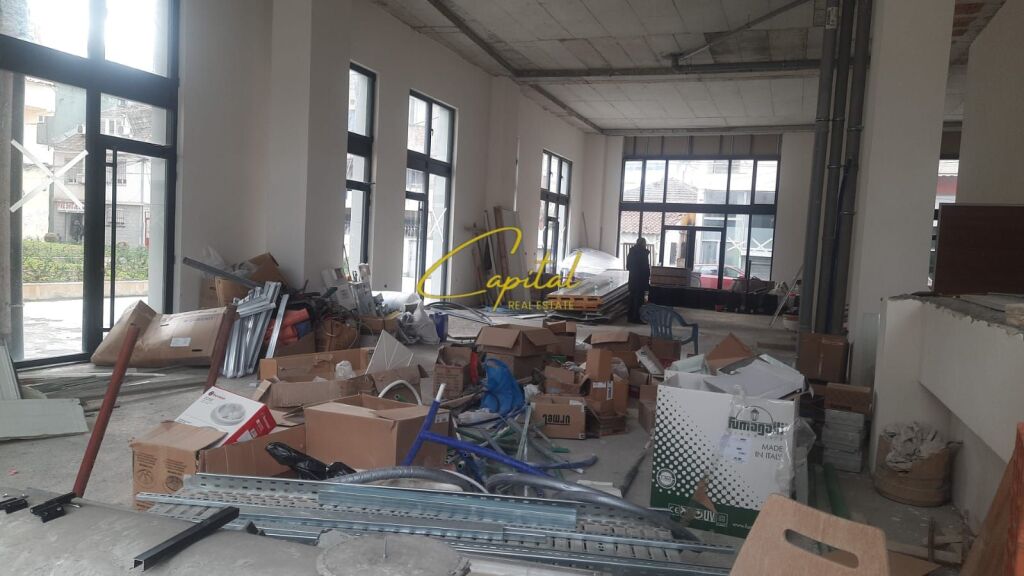 LOCALE COMMERCIALE IN VENDITA 365 M2 XHAMLLIKU 1.500.000 EURO
