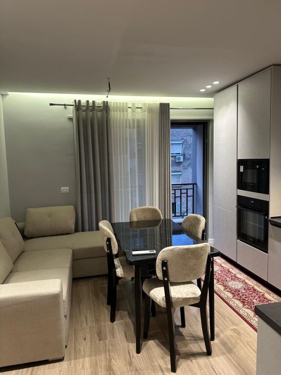 APARTAMENT ME QERA 2+1 PAZARI I RI 800 EURO