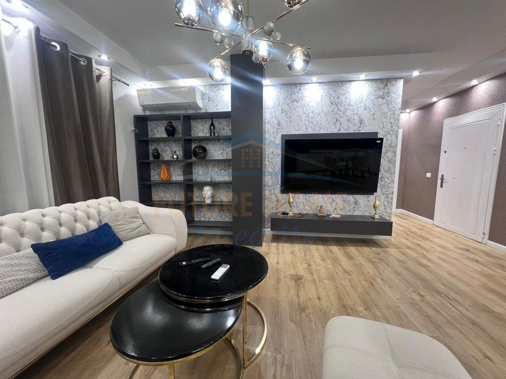 Rent, Apartment 2+1+2+Veranda, Botanical Garden, Tirana.