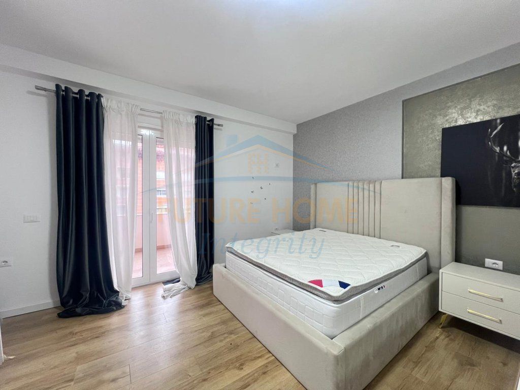 Rent, Apartment 2+1+2+Veranda, Botanical Garden, Tirana.