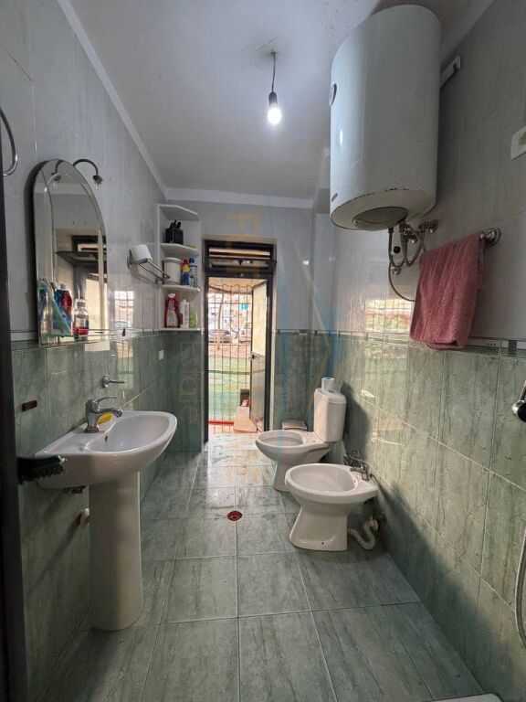 Shitet, Apartament 1+1, Ali Dem