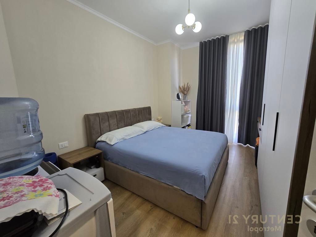 We rent a 1+1 apartment at Bulevardi i Ri!