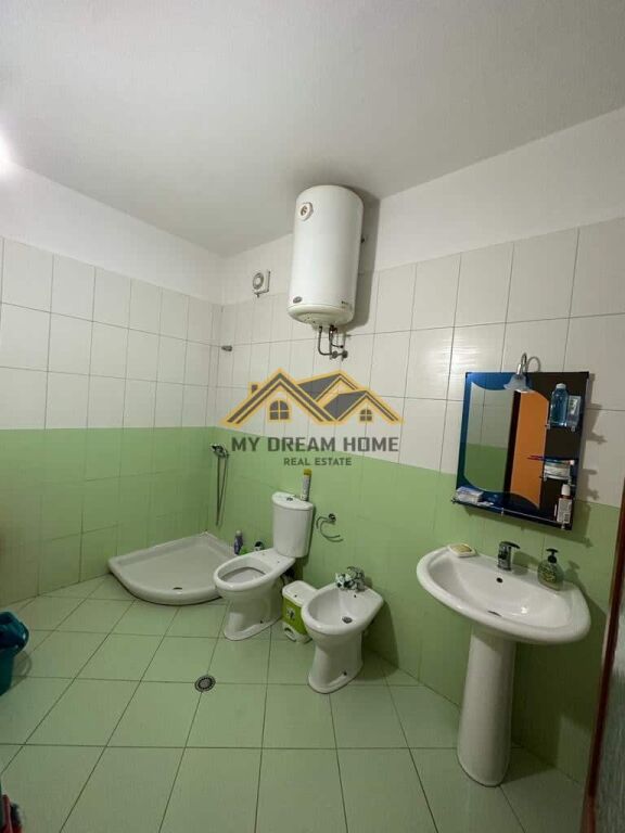 SHITET APARTAMENT 2+1 TEK ZONA E TREGUT INDUSTRIAL!