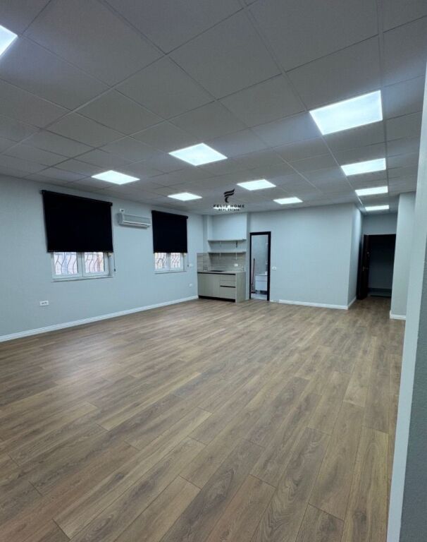 OFFICE FOR RENT 89 M2 CENTER 1100 EURO