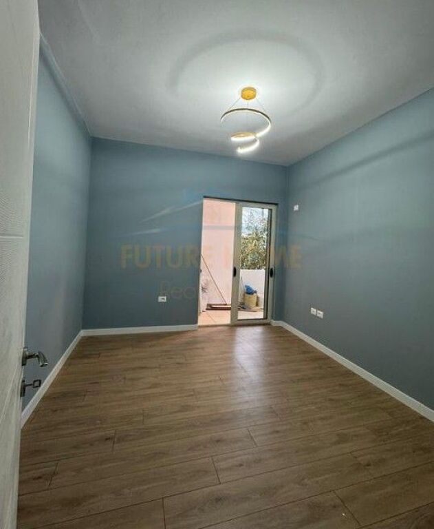 Shitet, Apartament 2+1,Fresk, Tirane