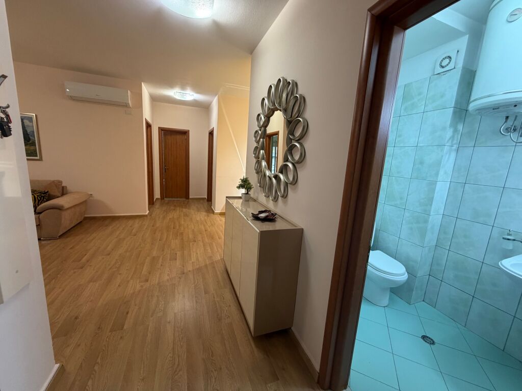 2+1, arredato, vicino allo zoo, prezzo 850 euro, con parcheggio