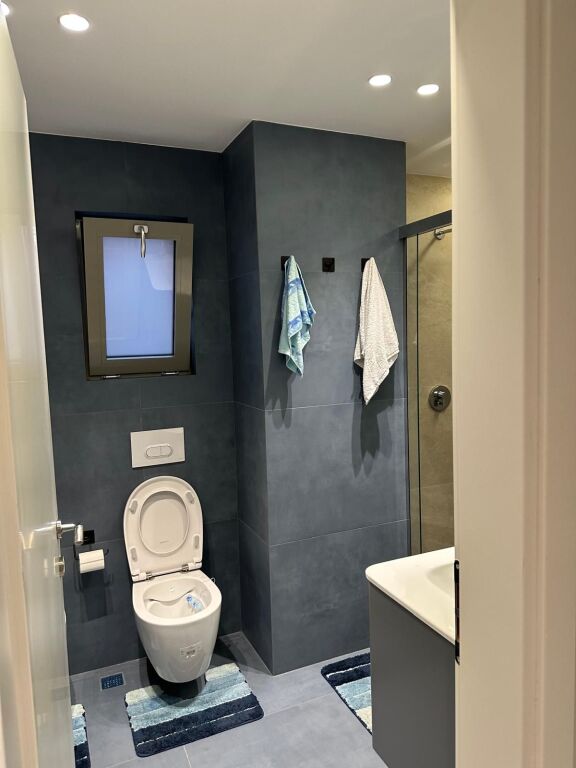 APARTAMENT ME QERA 2+1 PAZARI I RI 800 EURO