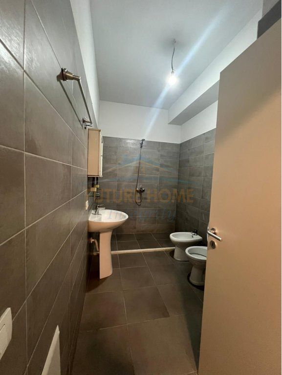 In vendita, Appartamento 1+1, Complesso Mangalem, Tirana.