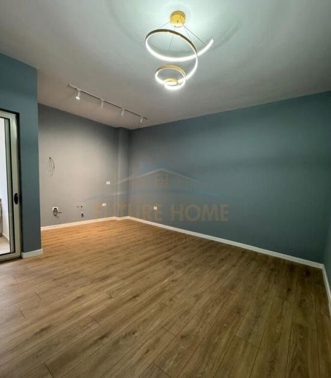 Shitet, Apartament 2+1,Fresk, Tirane