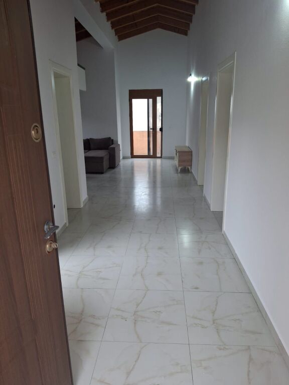 JEPET ME QERA APARTAMENT 2+1 PRANE STADIUMIT DURRES