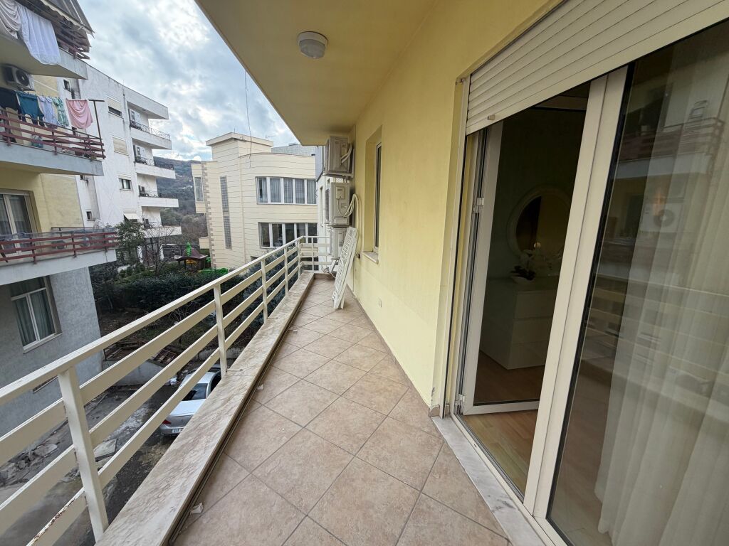 2+1, arredato, vicino allo zoo, prezzo 850 euro, con parcheggio