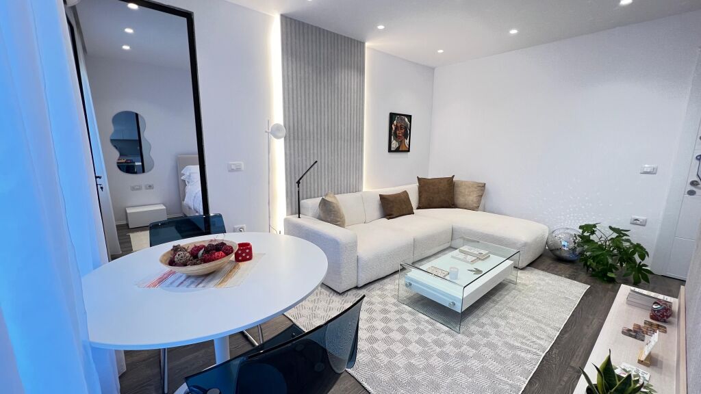 1+1 apartment for rent near the embassy block in Tirana