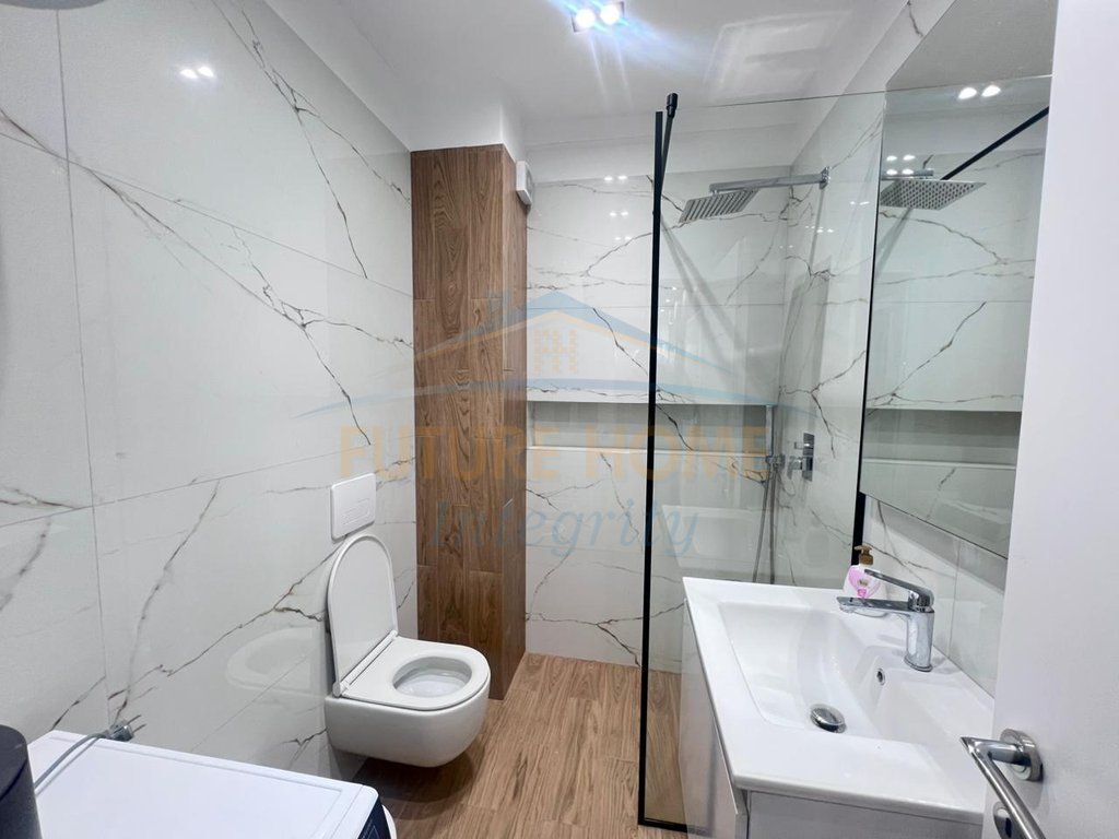 Rent, Apartment 2+1+2+Veranda, Botanical Garden, Tirana.