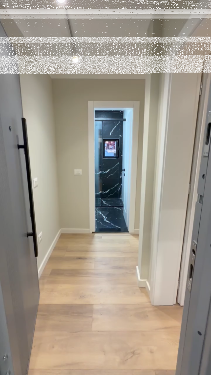 Shitet Apartament 1+1 tek Kryqezimi i 21 Dhjetorit   