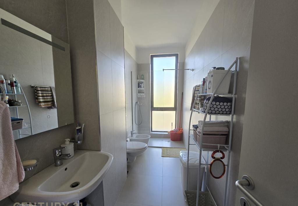 We rent a 1+1 apartment at Bulevardi i Ri!