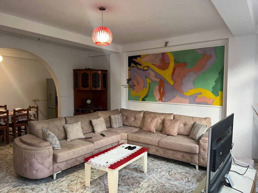 APARTAMENT ME QERA 2+1 STACIONI I TRENIT 65.000 LEKE