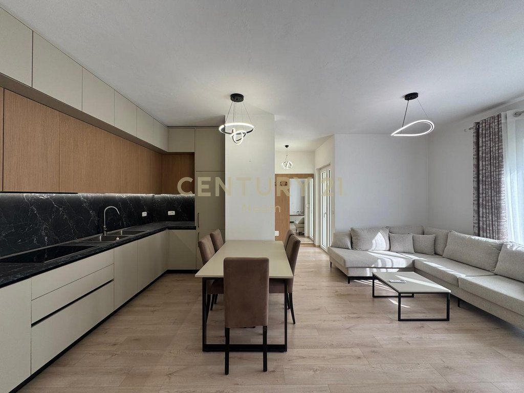 QIRA APARTAMENT MODERN 2+1 ME 1 POST PARKIMI, LIQENI I THATE!!