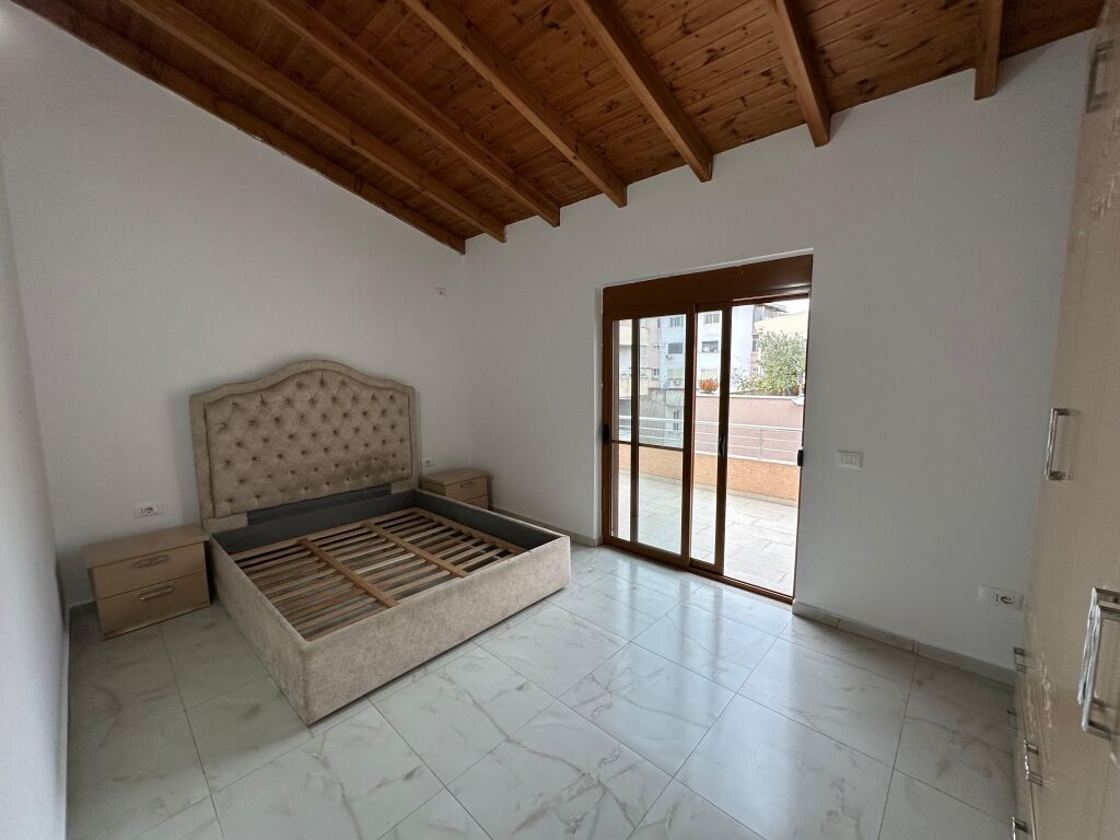 JEPET ME QERA APARTAMENT 2+1 PRANE STADIUMIT DURRES