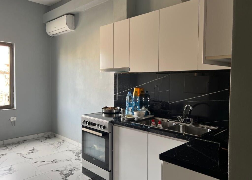 Shitet Apartament 1+1 te Medreseja Tirane