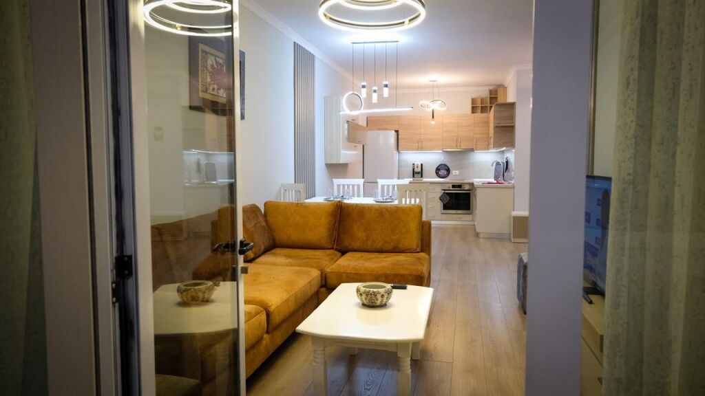 Jepet me qera Apartament 2+1 Liqeni Artificjal
