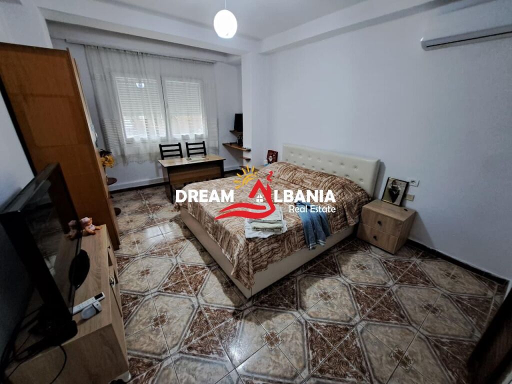 Villa su 2 Piani + Mansarda in Vendita, Dentro il Piccolo Anello, vicino all'Archivio Centrale a Tirana (ID 4151212)