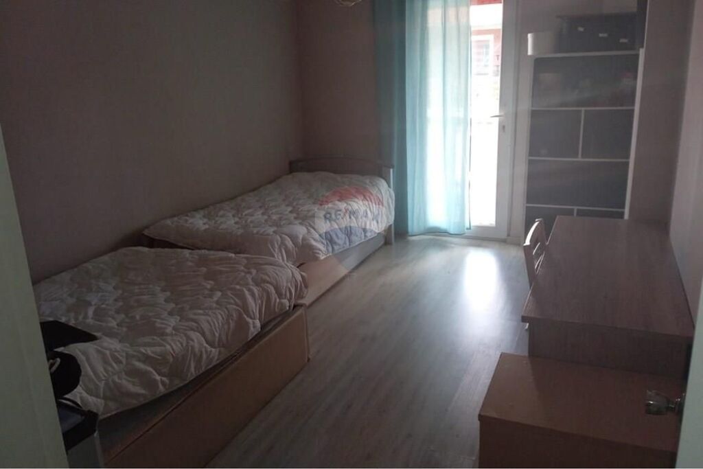 Shitet Apartament Dublex, Laprakë