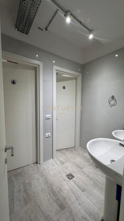 Affittasi locale per ufficio arredato – Comune di Parigi, vicino a Kika 2!