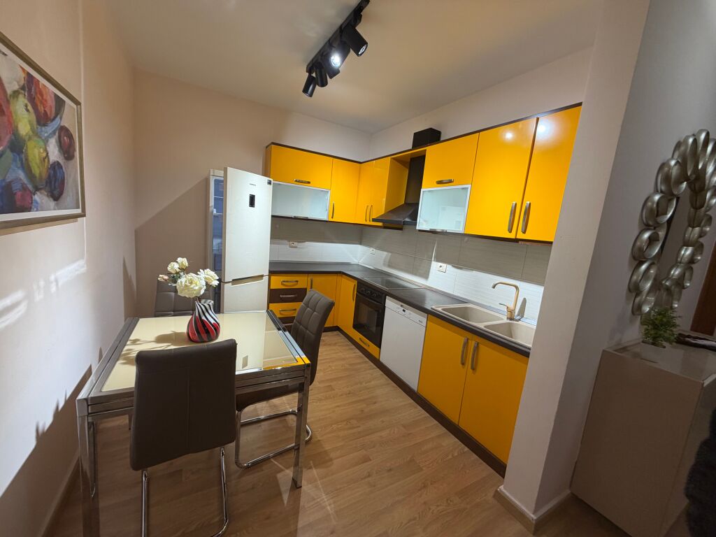 2+1, arredato, vicino allo zoo, prezzo 850 euro, con parcheggio