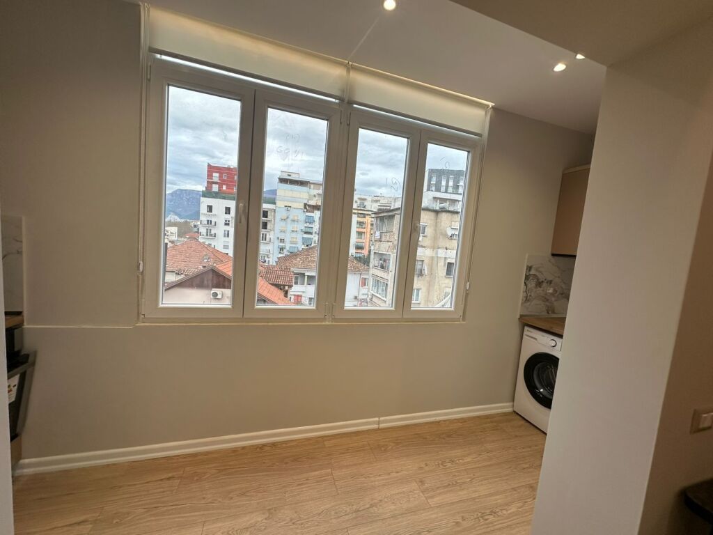 SHITET GARSONJERE 40 M2 STACIONI TRENIT 110.000 EURO