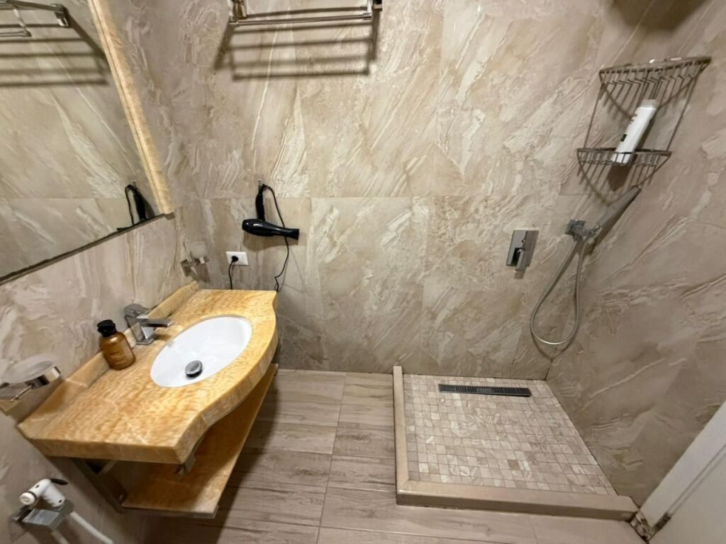 Apartament 1+1 per qira prane Concord Center ne Rrugen 5-Maji.