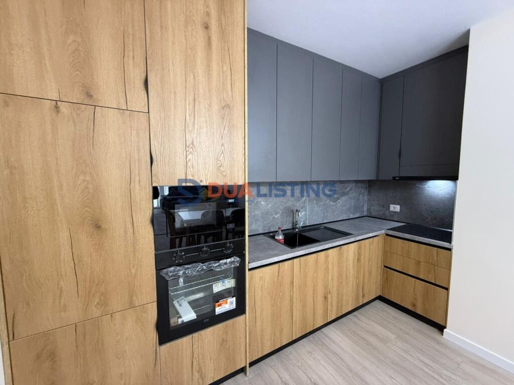 Affittiamo appartamento 2+1+2 con veranda e posto auto – Lago Secco