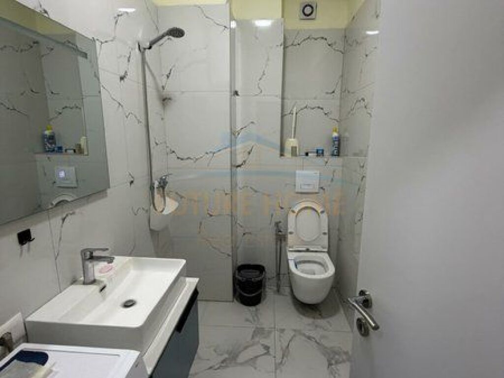 Shitet, Apartament 1+1+Post Parkimi, Rrugën Riza Cerova
