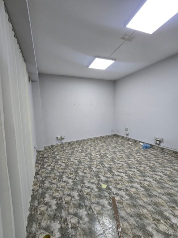 Ufficio in affitto a Garda 800eu