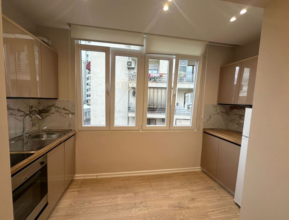 SHITET APARTAMENT 1+1 STACIONI TRENIT 125.000 EURO