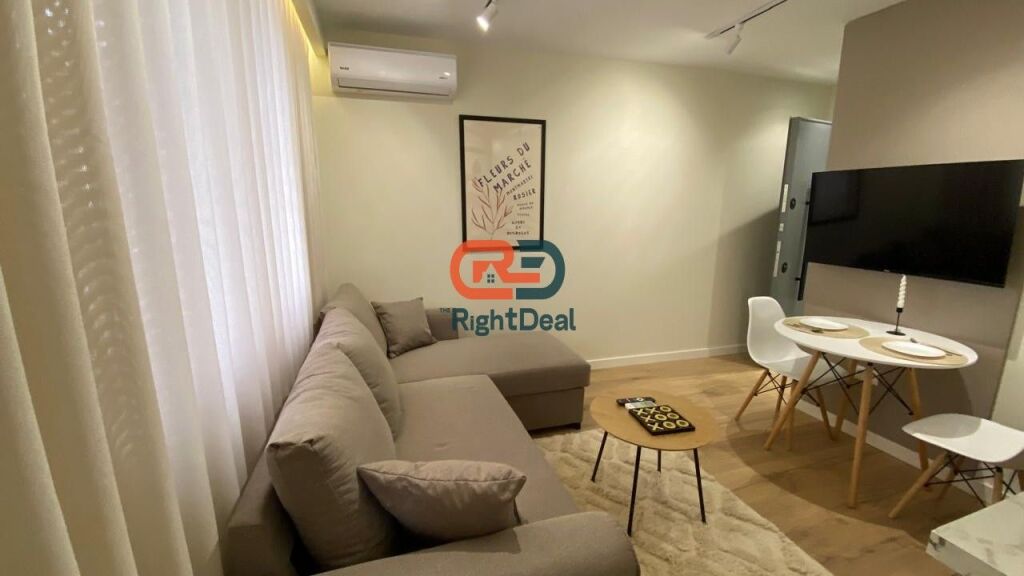 Tek 21-Dhjetori, Shiten Dy Apartamente 1+1 Perfekte Per Investim!!