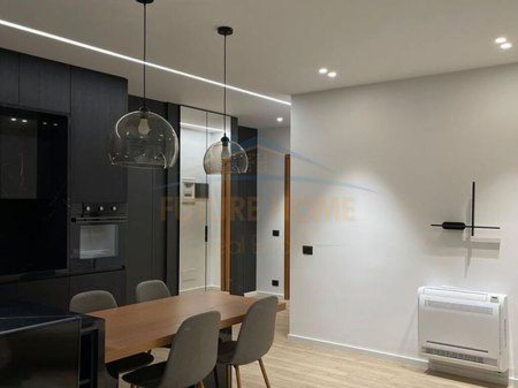 Qera, Apartament 2+1+2, Pranë Downtown, Tiranë