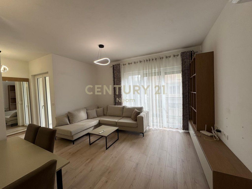 QIRA APARTAMENT MODERN 2+1 ME 1 POST PARKIMI, LIQENI I THATE!!