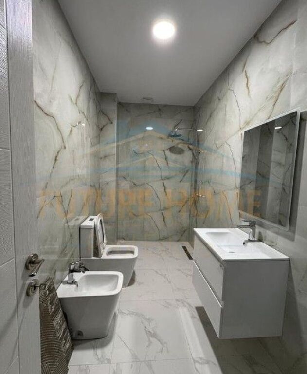 Shitet, Apartament 2+1,Fresk, Tirane
