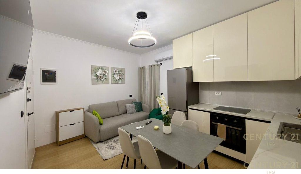 Jepet me qera apartament modern 1+1, Rruga e Dibres tek Medreseja!
