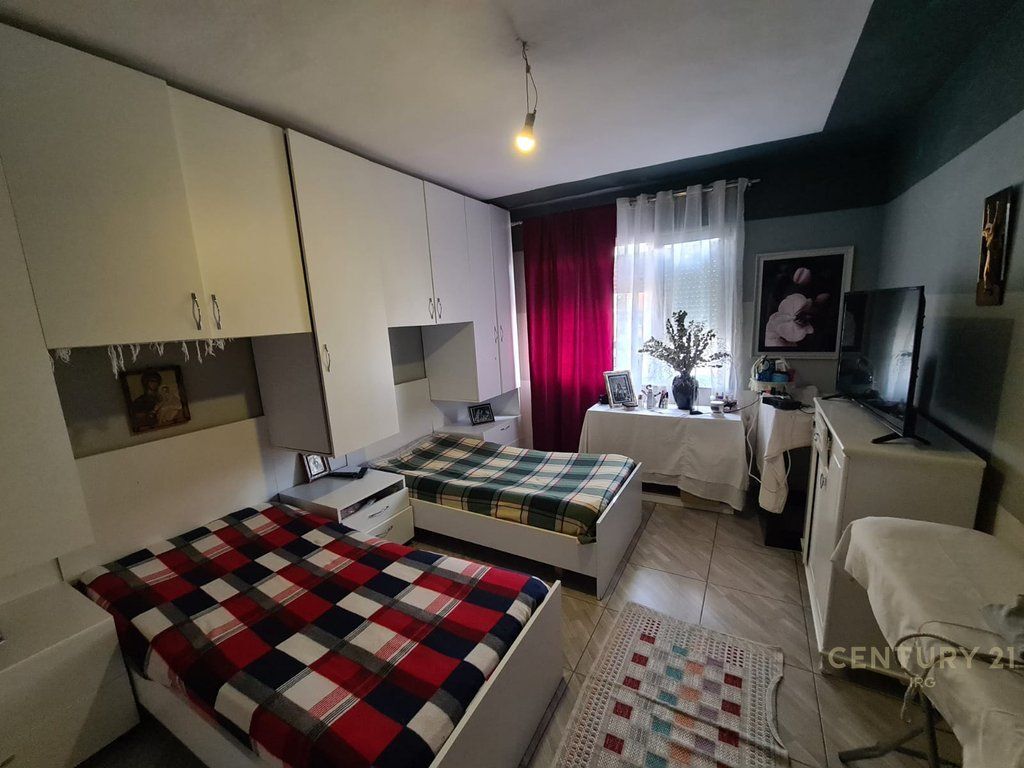 21 Dhjetori Apartament ne shitje 2+1!