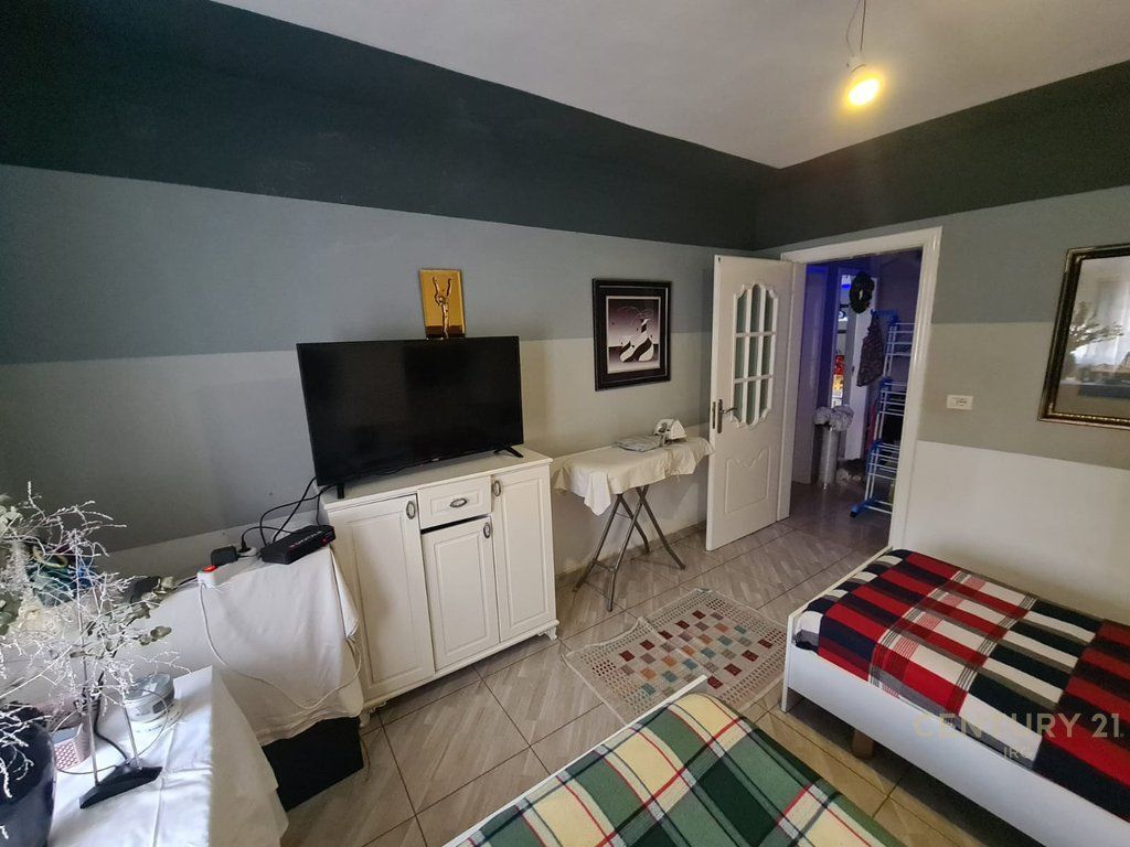 21 Dhjetori Apartament ne shitje 2+1!